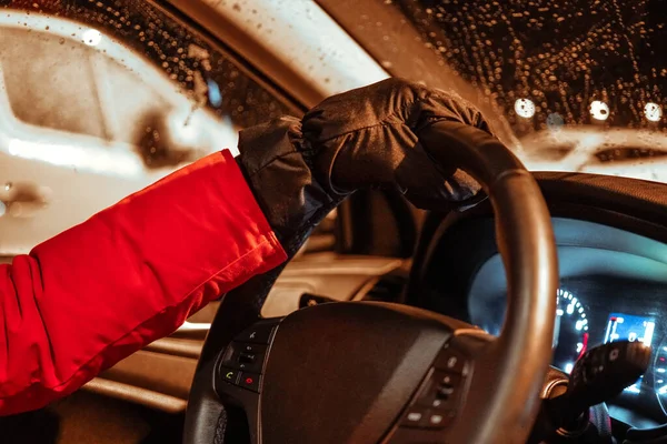 Hand Steering Wheel Car Extreme Driving Driver Driving Rainy Weather — Stock Photo, Image