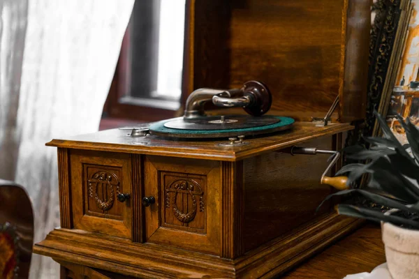 Old Record Player Musical Instrument Gramophone Music Plate — Stock Photo, Image