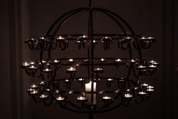Runder Leuchter Mit Brennenden Kerzen Kerzenflamme Makro — Stockfoto
