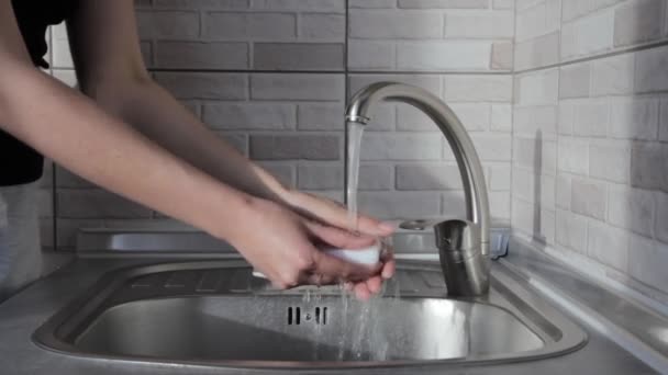 Woman Washes His Hands Home How Wash Your Hands Get — Stock Video