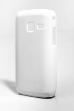 Hafif arka planda bir cep telefonu için beyaz çanta. Cep telefonları için koruma. Gadget Aksesuarı