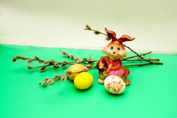 Великодня Композиція Яйцями Вербою Свічкою Кроликом — стокове фото