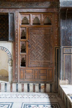 Gömülü ahşap süslü dolap, El Sehemy house, eski Kahire, Mısır