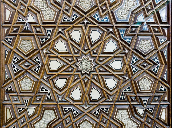 Крупним планом арабські прикраси старих старих дерев'яних дверей — стокове фото