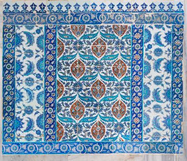 Eski seramik duvar karoları tarihi Eyüp Sultan, Istanbul, Türkiye bir dış duvar çiçek Mavi desenli