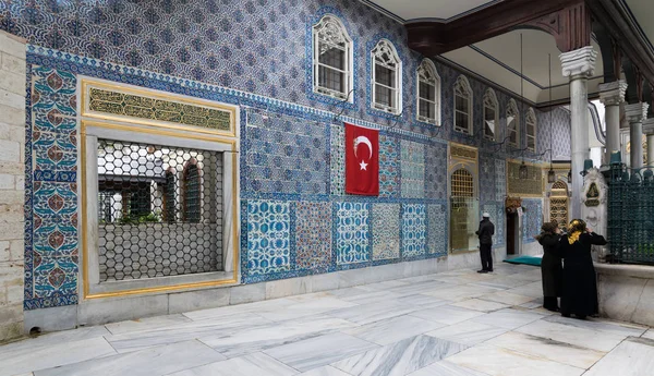 Vista exterior do santuário de Hazrat Abu Ayub Ansari, Mesquita Eyup Sultan — Fotografia de Stock