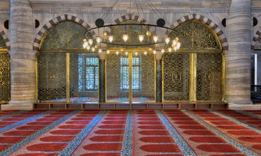 Üç kemerli kazınmış altın kapı Süleymaniye Camii, Istanbul, Türkiye