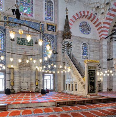 Mermer süslü minber (Platform) ve niş, Süleymaniye Camii, Istanbul, Türkiye