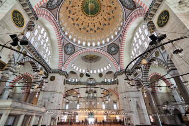 Süleymaniye Camii, 1557, üçüncü Hill Istanbul, Türkiye üzerinde bulunan yerleşik bir Osmanlı imparatorluk Camii iç düşük açılı çekim