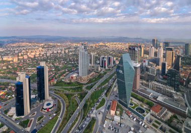 Istanbul şehir Istanbul Sapphire gökdelen gün batımından önce Istanbul, Türkiye'nin boğaz bakan görünümden