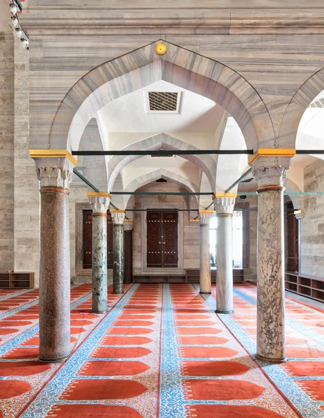 Przejście w Sulaymaniye Meczet, Istanbul, Turcja — Zdjęcie stockowe