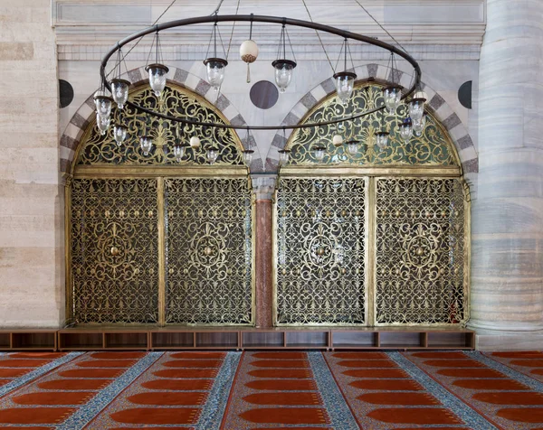 Two arched engraved golden doors at Suleymaniye Mosque, istanbul, Turkey — Stock Photo, Image