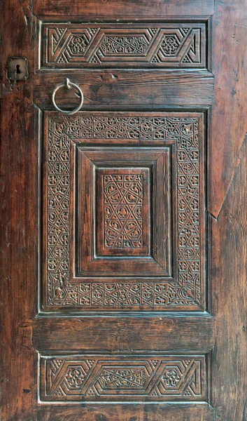 Houten sierlijke antieke deur — Stockfoto