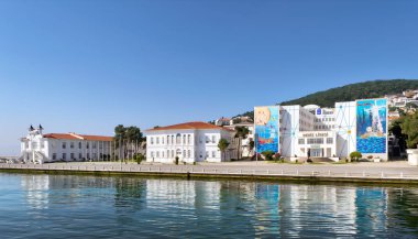 Deniz Lisesi Heybeliada ada (ikinci büyük Prens Adaları) Marmara Denizi, İstanbul 'un güneydoğusunda yer alan,