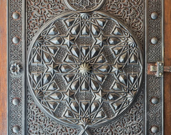 Прикраси з бронзи пластини багато прикрашений двері, Каїр, Єгипет — стокове фото