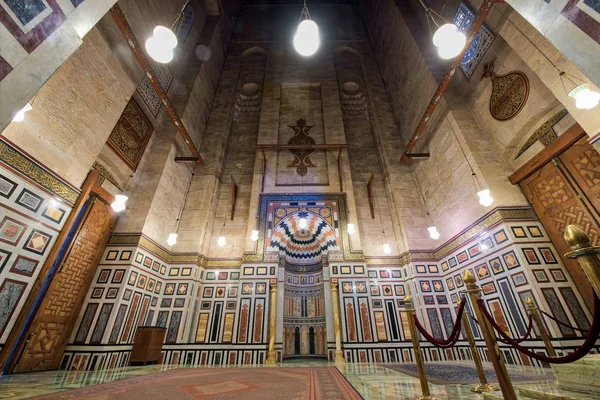 Εσωτερικό του τάφου του Reza Σάχη του Ιράν, τζαμί Al Rifaii (Royal Τζαμί), που βρίσκεται μπροστά στην ακρόπολη Κάιρο, Αίγυπτος, κατασκευάστηκε μεταξύ 1869 και 1912 — Φωτογραφία Αρχείου