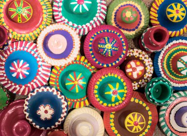 Renkli pot boyalı natürmort kompozisyon el yapımı sanat