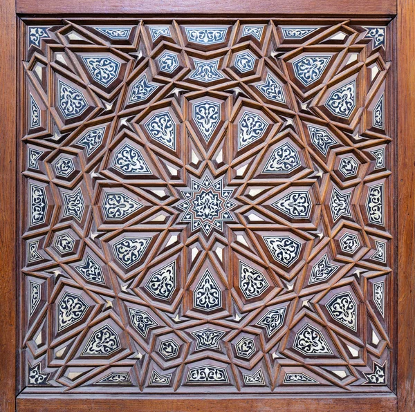 Closeup of arabesque ornaments of an old aged decorated wooden door — Stock Photo, Image