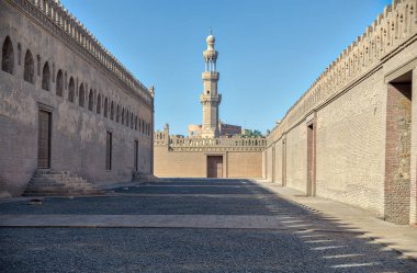 Ibn Tulun Camii Minare Amir Sarghatmish Camii kadar mesafede, Sayyida Zaynab bölge, Kahire, Mısır ile çevreleyen geçişleri