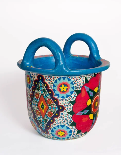 Cesta de cerámica decorada colorida artística hecha a mano con dos asas — Foto de Stock