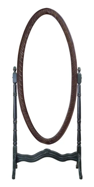 Antika ahşap süslü eliptik cheval pansuman ayna duran izole kırpma yolu da dahil olmak üzere beyaz arka plan üzerinde beyaz ve kahverengi renkleri kapalı boyalı