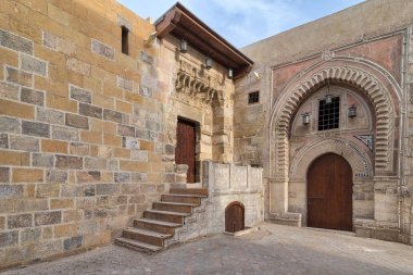 Gates, Tekkeyet Al-Bustami ve Darb Al Labana sokak, Bahari Memlük döneminde kapıları