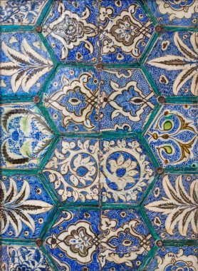 Memluk dönem tarzı çiçek parlamalar, Kahire, Mısır ile dekore edilmiş seramik sırlı