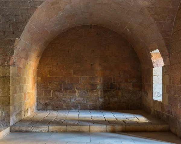 Salón en la era mameluca histórico palacio Príncipe Taz con techo de ladrillos de piedra abovedada, El Cairo, Egipto — Foto de Stock