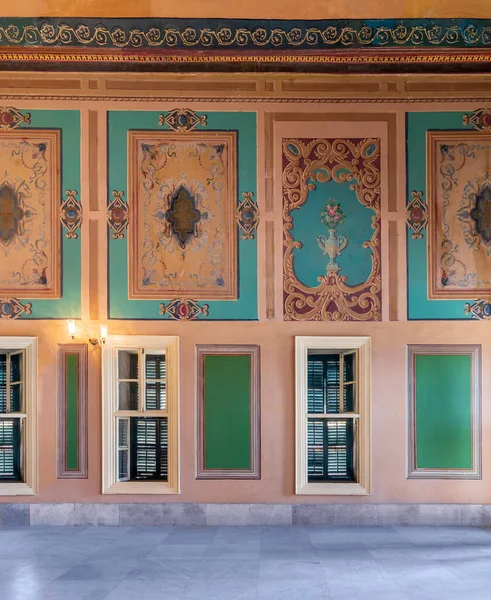Muralla en la era real histórico Palacio de Manasterly con marcos tallados, El Cairo, Egipto —  Fotos de Stock