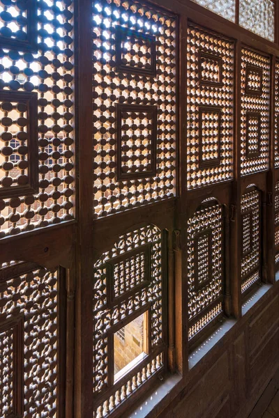 Interleaved wooden ornate windows - Mashrabiya - in stone wall at abandoned building — Stockfoto