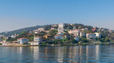 Deniz manzaralı Burgazada adası, yazlık evler, Marmara Denizi, İstanbul, Türkiye