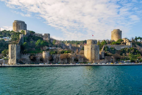 Rumelihisari - Castillo de Bogazkesen, Castillo Rumelian - Lado europeo del Bósforo, Estambul, Turquía — Foto de Stock