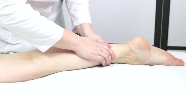 Teknik För Sport Och Wellness Fot Massage Närbild Skott Skönhetssalong — Stockvideo