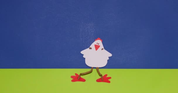 Poulet Porte Des Œufs Bitcoins Sur Fond Bleu — Video