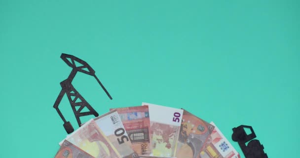 Грузовик Топливом Едет Фоне Евро Нефтяной Платформе — стоковое видео