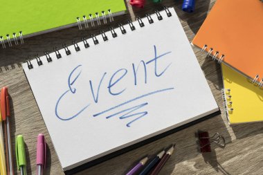 Kırtasiye eşyalarının arkaplanı kalem çekimleri yakın plan.