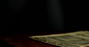 Bir yığın eski sararmış gazete bilgi aktarımı kavramını durdur