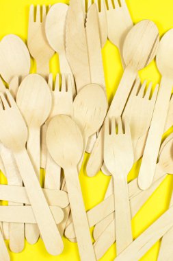 Çevresel tek kullanımlık yemek, kahve ve çay için ahşap eşyalar..