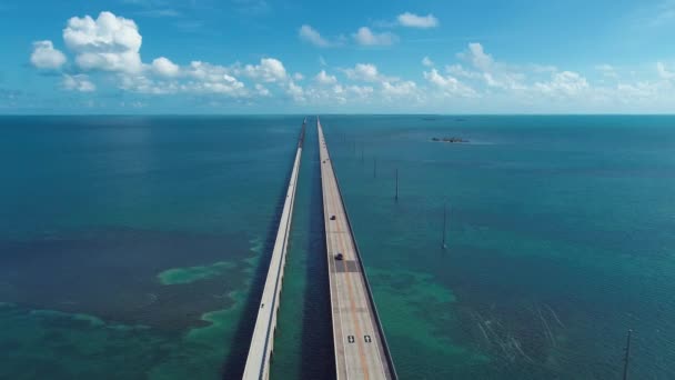 在通往美国佛罗里达州基伊斯基韦斯特的著名桥梁附近的空中景观 伟大的风景 度假旅行 旅行目的地 热带风景 加勒比海 — 图库视频影像
