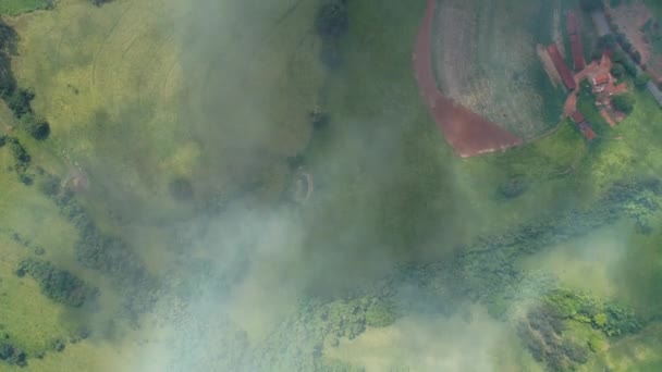 Visa Ovanför Molnen Från Flygplansfönstret Stort Landskap — Stockvideo