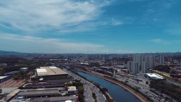 Veduta Aerea Bellissimo Fiume Tra Autostrade Paesaggio Urbano Bel Paesaggio — Video Stock