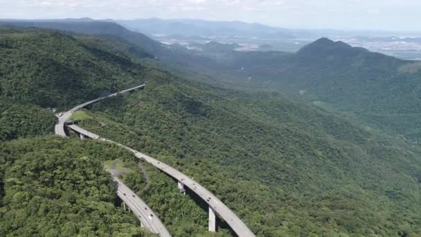 Повітряний Вид Шлях Знаменитих Іммігрантів Пилі Великий Пейзаж Між Горами — стокове відео