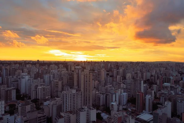 ブラジルのサンパウロでの日没の空中ビュー 素晴らしい夕日のシーン 素晴らしい風景 都市の色の爆発 — ストック写真
