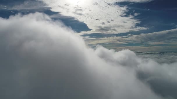 Drone Volando Por Encima Las Nubes Con Hermoso Cielo Gran — Vídeos de Stock