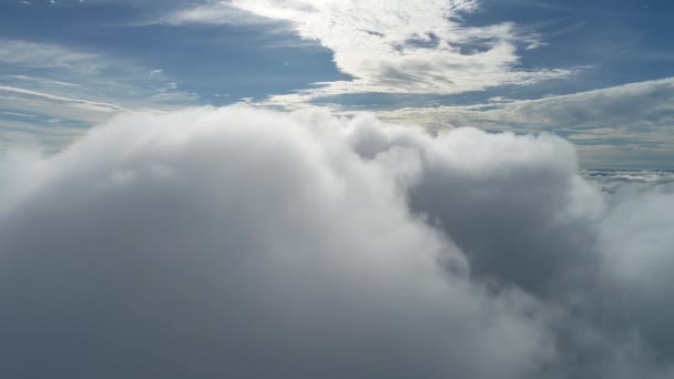Беспилотник Летит Над Облаками Красивым Небом Большой Пейзаж — стоковое видео