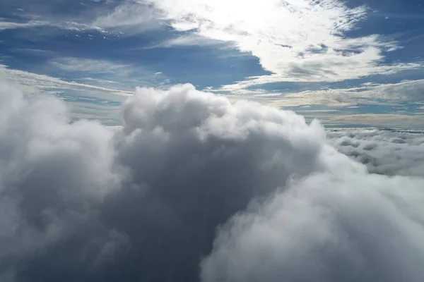 Drone Volando Por Encima Las Nubes Con Hermoso Cielo Gran — Foto de Stock