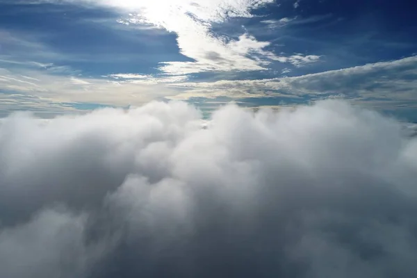 Drone Volando Por Encima Las Nubes Con Hermoso Cielo Gran — Foto de Stock