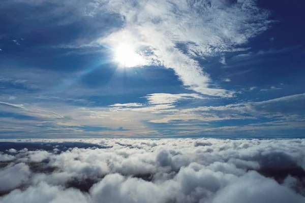 Drone Volando Por Encima Las Nubes Con Hermoso Cielo Gran — Foto de Stock