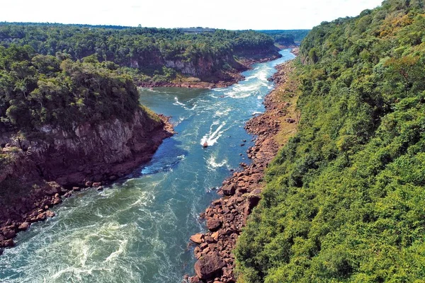 Vista Aérea Hermoso Barco Río Gran Paisaje Escena Belleza Naturaleza —  Fotos de Stock