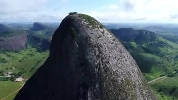 Dev Dağ Kayaların Panoramik Görüntüsü Harika Bir Manzara Kır Manzarası — Stok video
